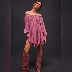 FREE PEOPLE - Bali Moon Gleam Embellished Off The Shoulder Dress in Mauve Orchid